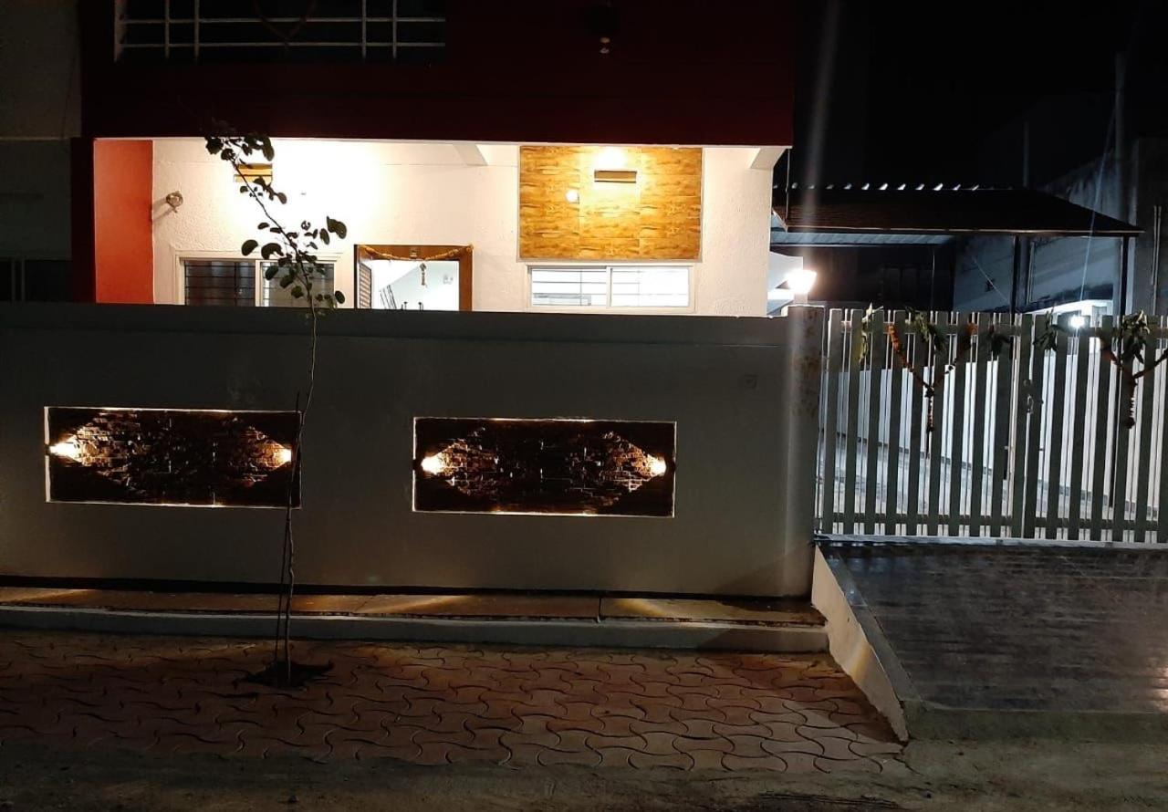 Mahadev Mansion Villa Ujjain Bagian luar foto